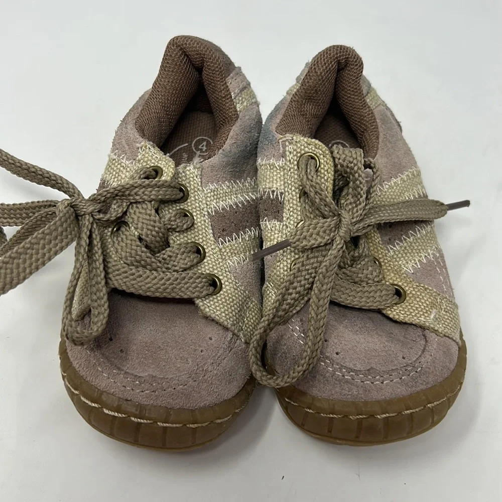 Children’s Place Boy’s Lace-Up Shoes Size 4 Excellent Condition
